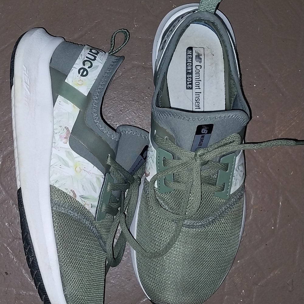 Ladies size 8 new balance